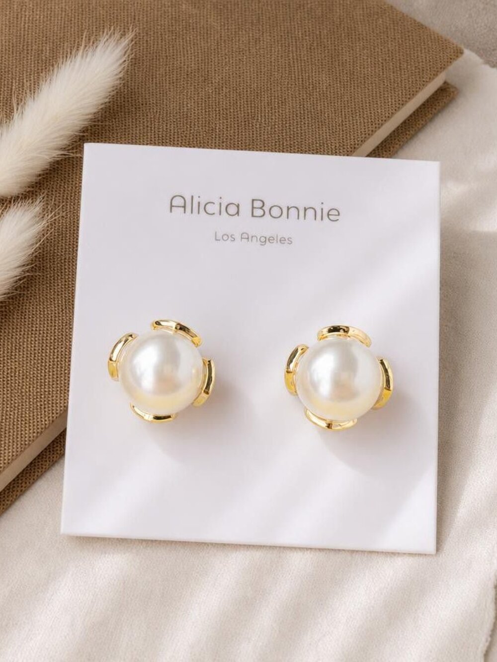 Alicia Bonnie pearl stud earrings